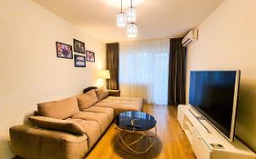 Luxurious Retreat 1Br Apartment With Netflix, Private Parking And Self Check In