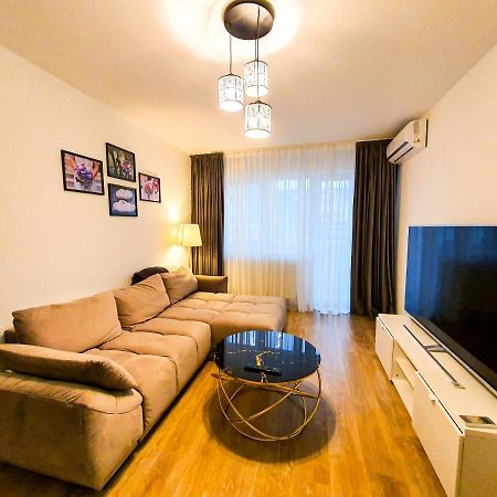 Luxurious Retreat 1Br Apartment With Netflix, Private Parking And Self Check In Popesti-Leordeni Экстерьер фото