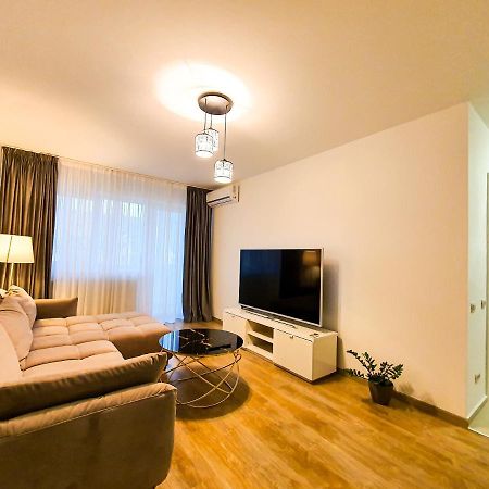 Luxurious Retreat 1Br Apartment With Netflix, Private Parking And Self Check In Popesti-Leordeni Экстерьер фото