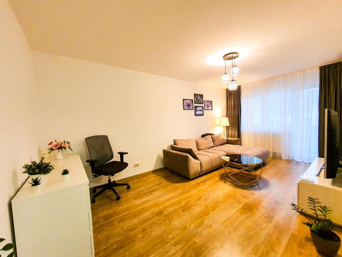 Luxurious Retreat 1Br Apartment With Netflix, Private Parking And Self Check In Popesti-Leordeni Экстерьер фото