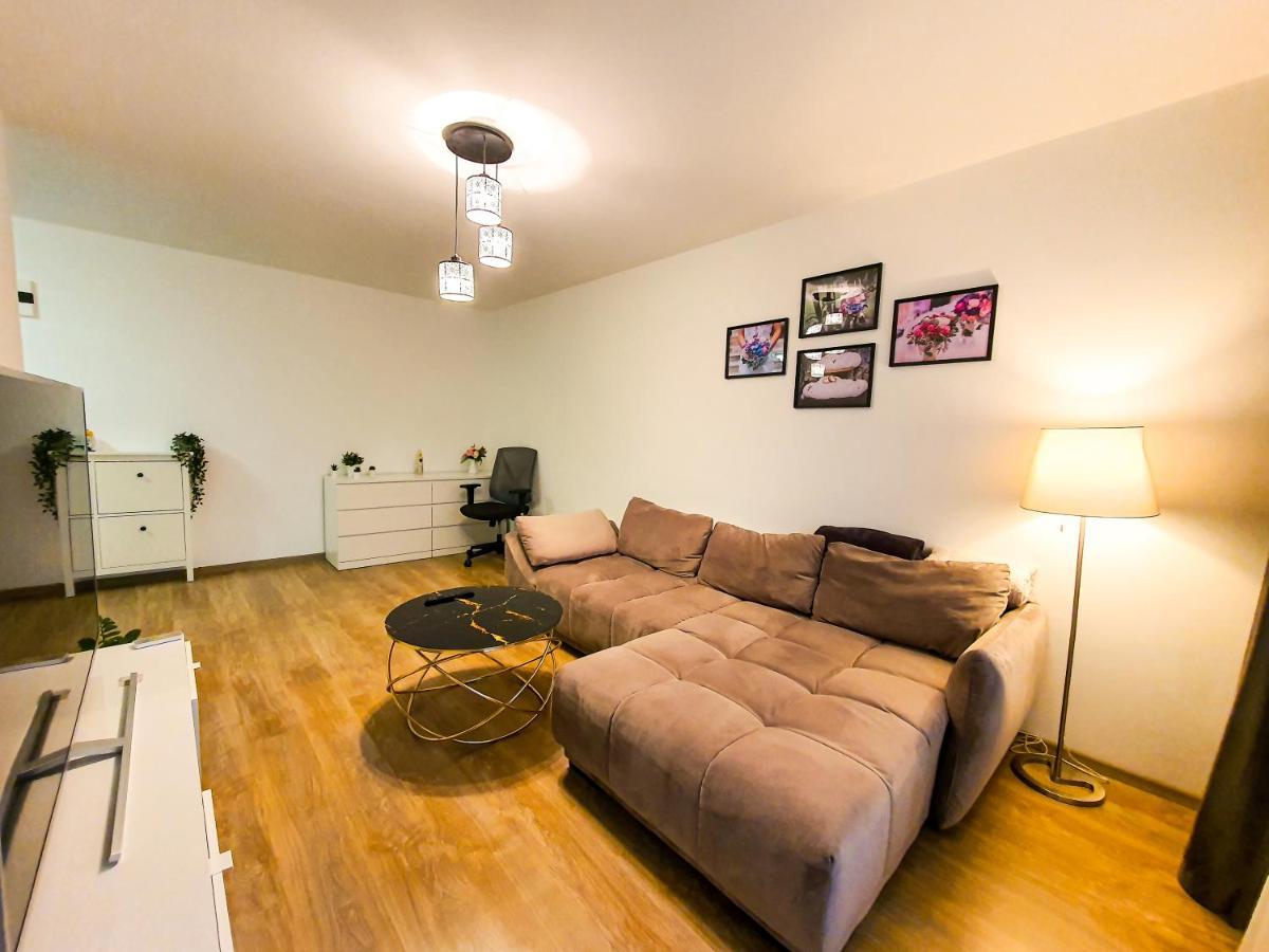 Luxurious Retreat 1Br Apartment With Netflix, Private Parking And Self Check In Popesti-Leordeni Экстерьер фото